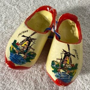 Vintage Miniature Wooden Hand Painted Dutch Clogs Souvenir Klompen